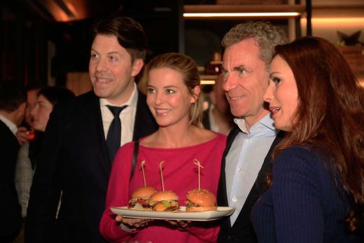 Ex Miss Austria und Orf Moderatorin  und Ärztin Christine Railer bei der Le Burger Eröffnung